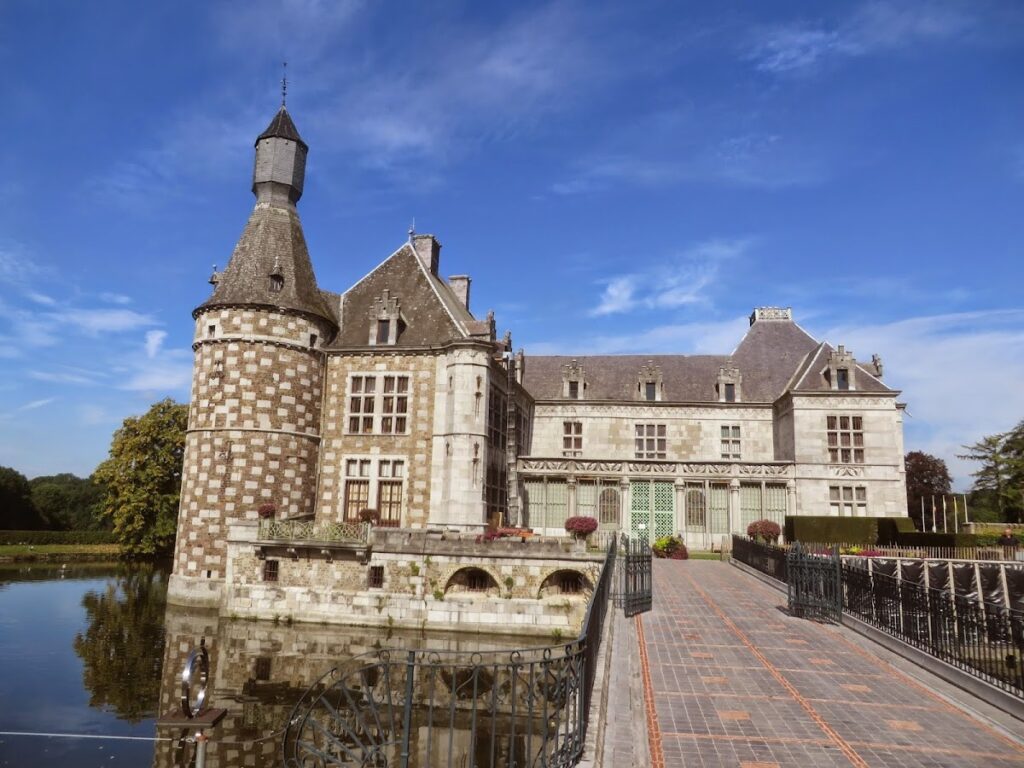 Jehay Castle: A Renaissance Water Castle in Belgium 3 Jehay Castle
