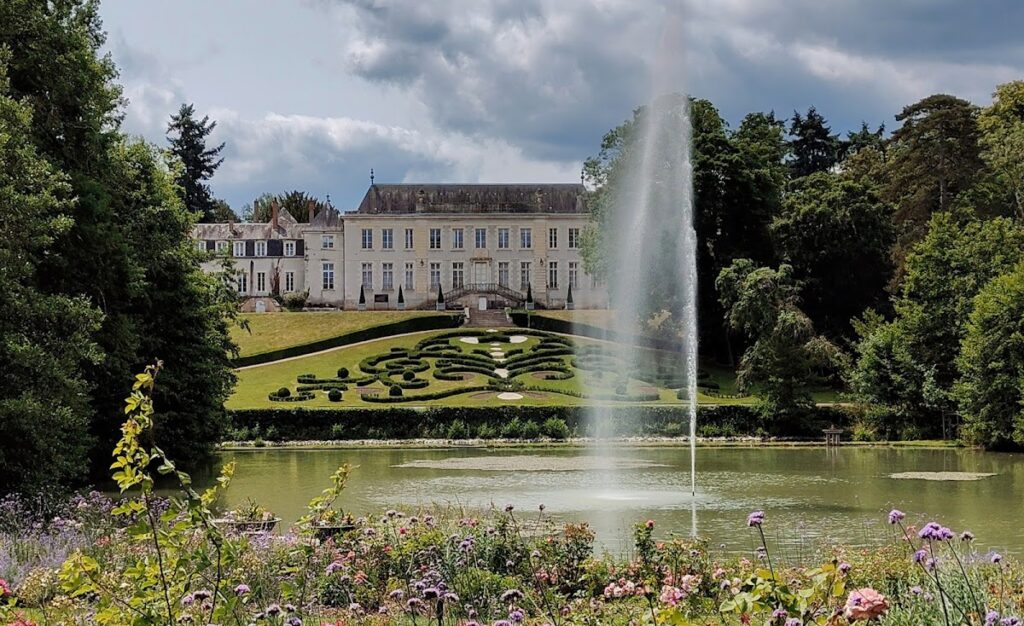 Château de la Source: A Noble Residence and Horticultural Park in Orléans 1 Château de la Source