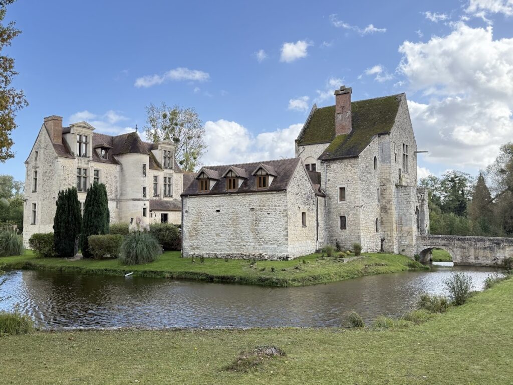 Château de Pontarmé: A Renaissance Hunting Residence in France 3 Château de Pontarmé