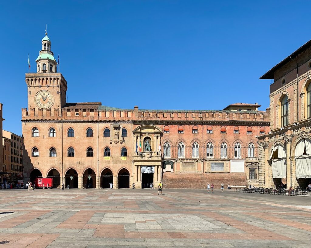 Palazzo d'Accursio: Bologna's Historic Municipal Palace 1 Palazzo d'Accursio