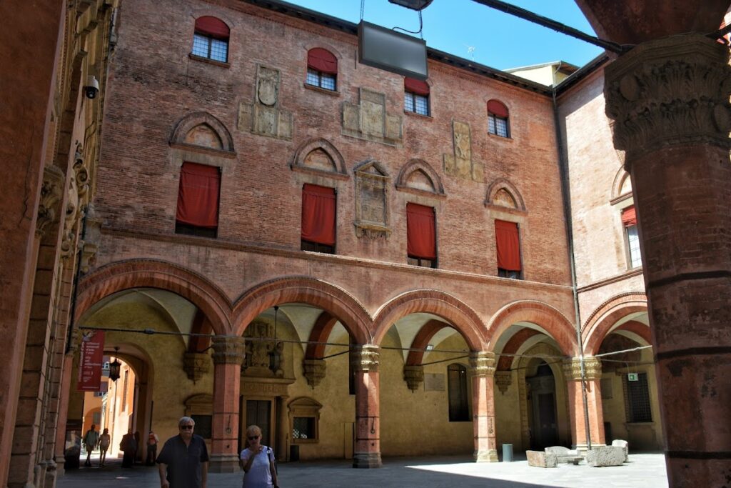 Palazzo d'Accursio: Bologna's Historic Municipal Palace 2 Palazzo d'Accursio