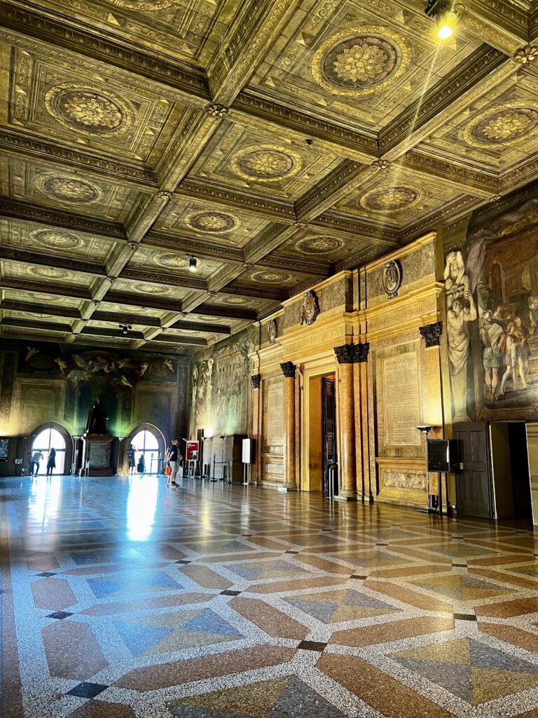 Palazzo d'Accursio: Bologna's Historic Municipal Palace 4 Palazzo d'Accursio