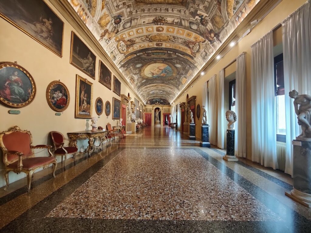 Palazzo d'Accursio: Bologna's Historic Municipal Palace 5 Palazzo d'Accursio