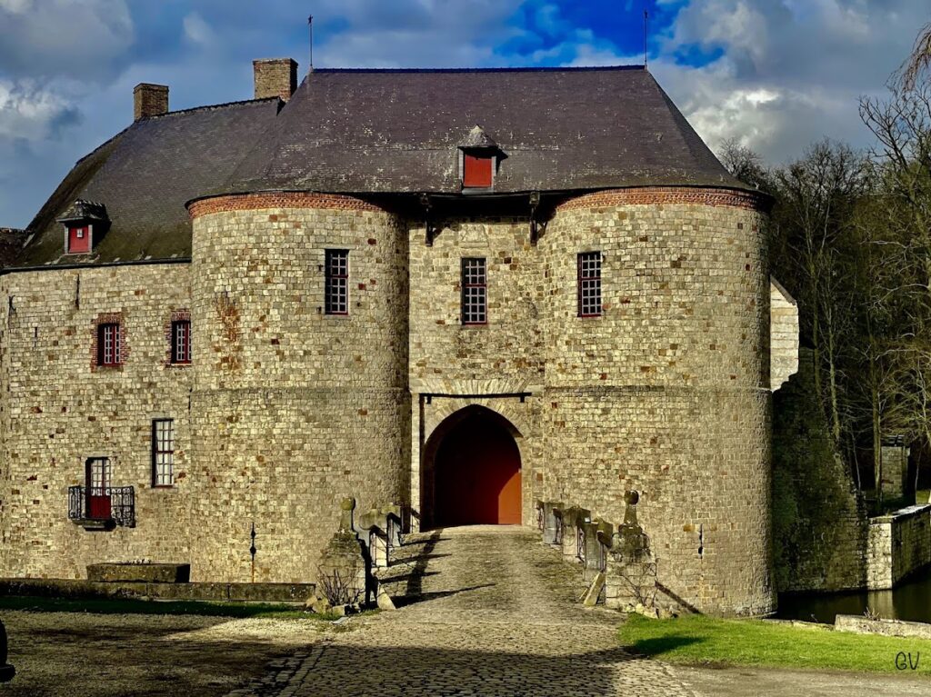 Château de Potelle: A Medieval Feudal Stronghold in France 2 Château de Potelle