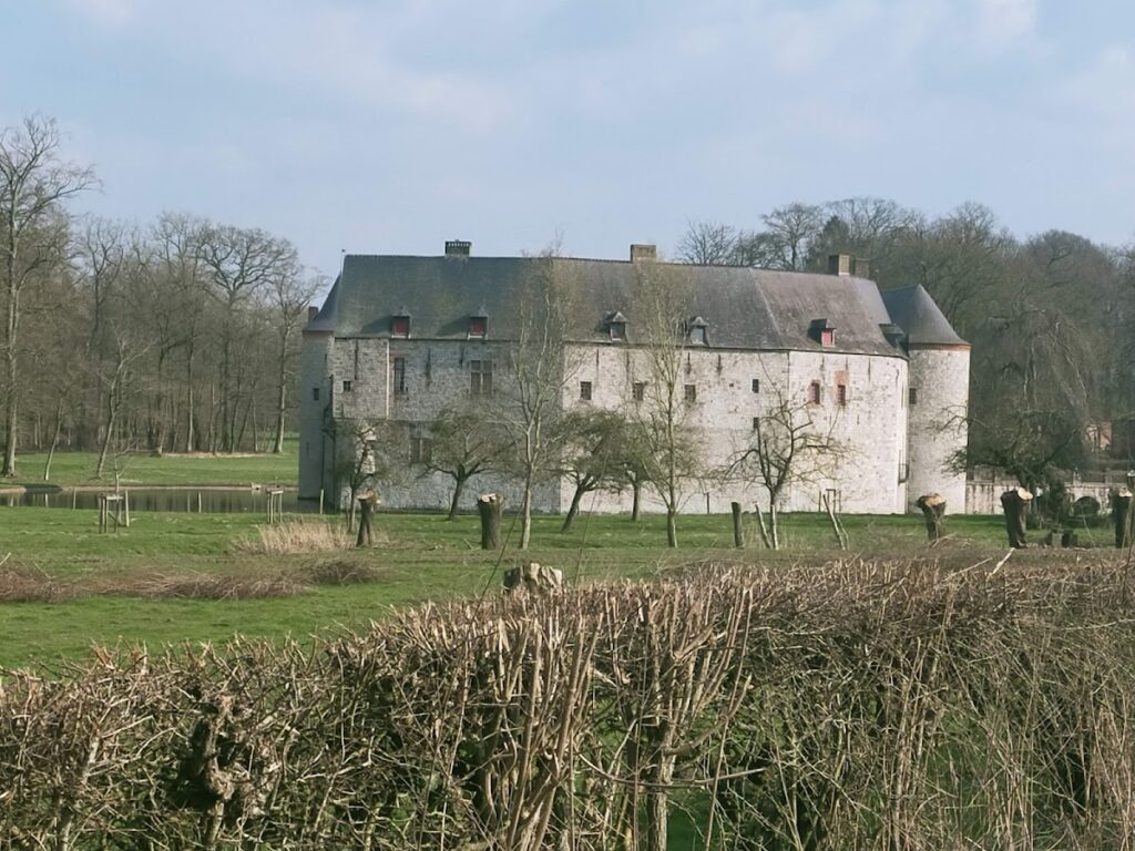 Château de Potelle: A Medieval Feudal Stronghold in France 4 Château de Potelle