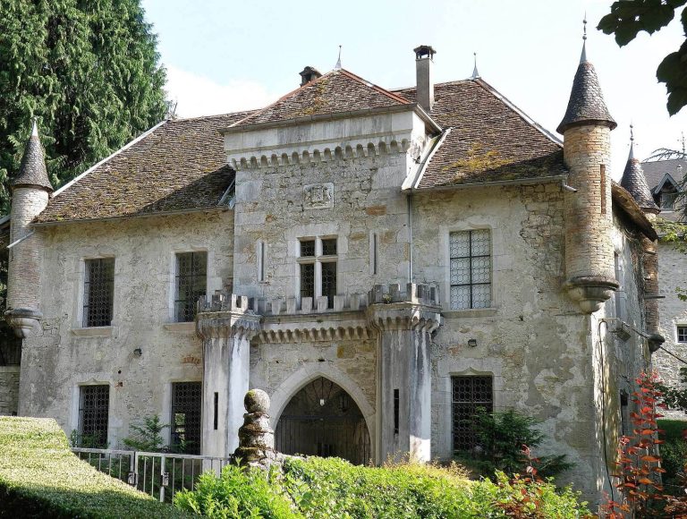 Château de Lucey: A Medieval Strong House and Seigniorial Residence in France