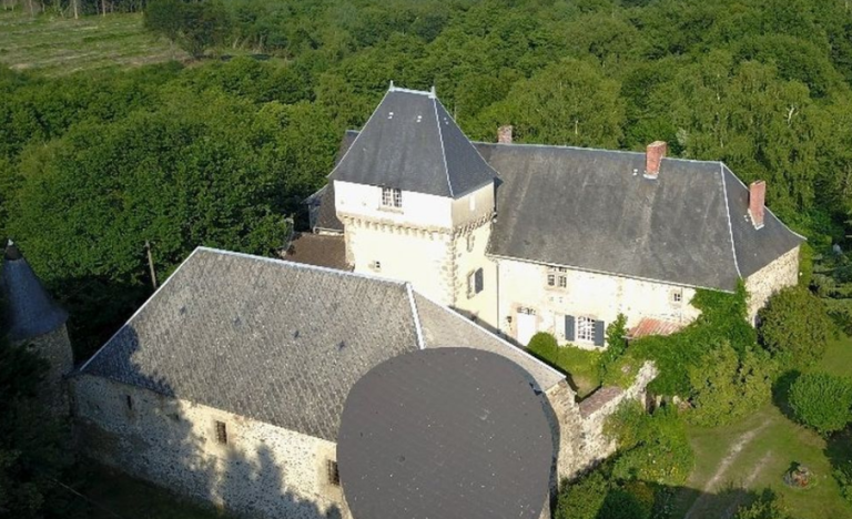 Montautre Castle: A Medieval Fortified Residence in France