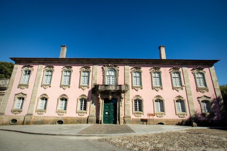 Palácio dos Condes de Anadia: A Rococo Manor Estate in Portugal