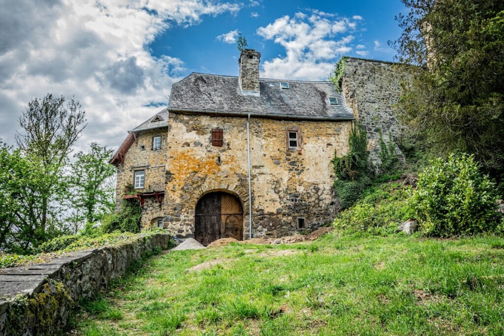 Schaumburg Castle: A Medieval Hilltop Residence in Germany 5 Schaumburg Castle