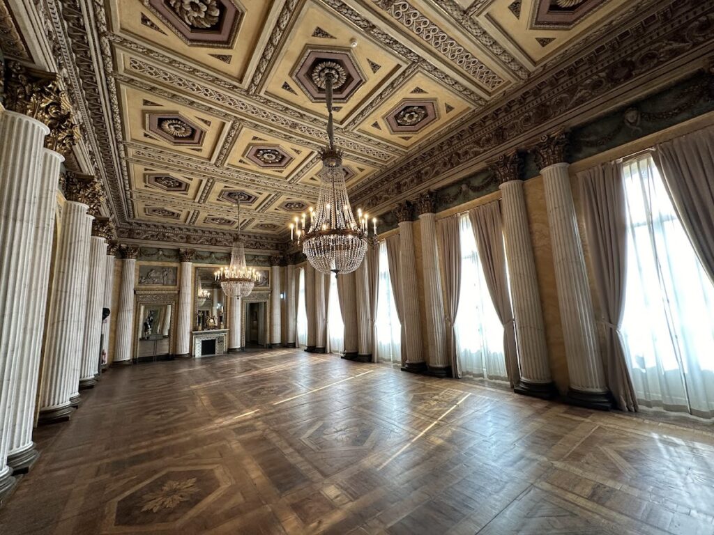 Royal Villa of Milan: A Neoclassical Residence and Gallery 3 Royal Villa of Milan