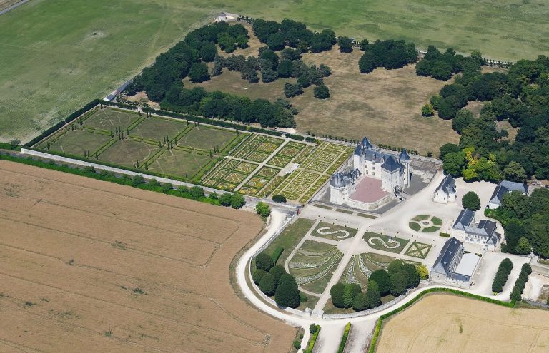 Château du Coudray-Montpensier: A Medieval Lordly Residence in France
