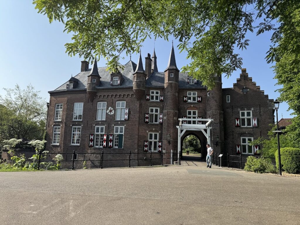 Kasteel Maurick: A Moated Historic Residence near Vught, Netherlands 4 Kasteel Maurick