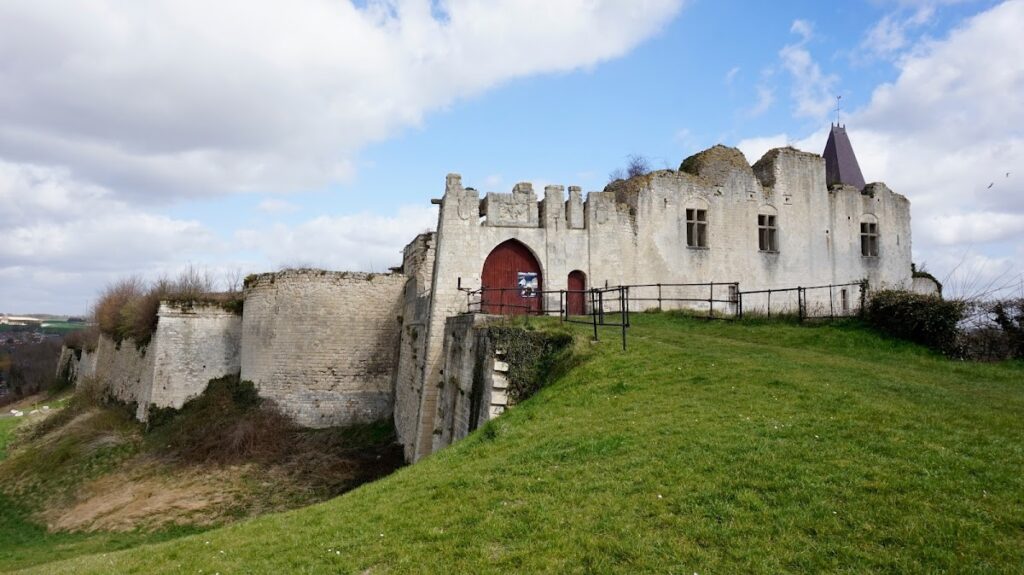 Château de Picquigny: A Historic Fortress in France 2 Château de Picquigny
