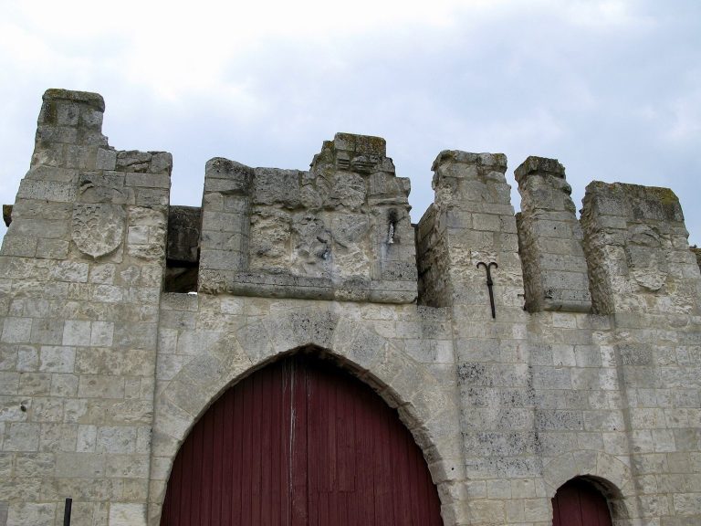 Château de Picquigny: A Historic Fortress in France