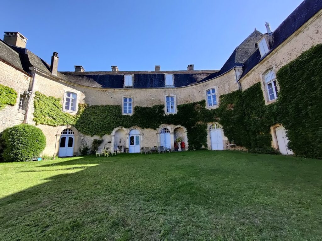Château de la Pannonie: A Classicist Baroque Residence in France 4 Château de la Pannonie