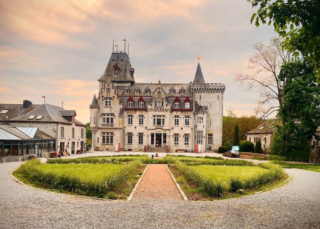 Château de Petite Somme: A Neo-Gothic Castle and Vaishnava Community in Belgium 1 Château de Petite Somme