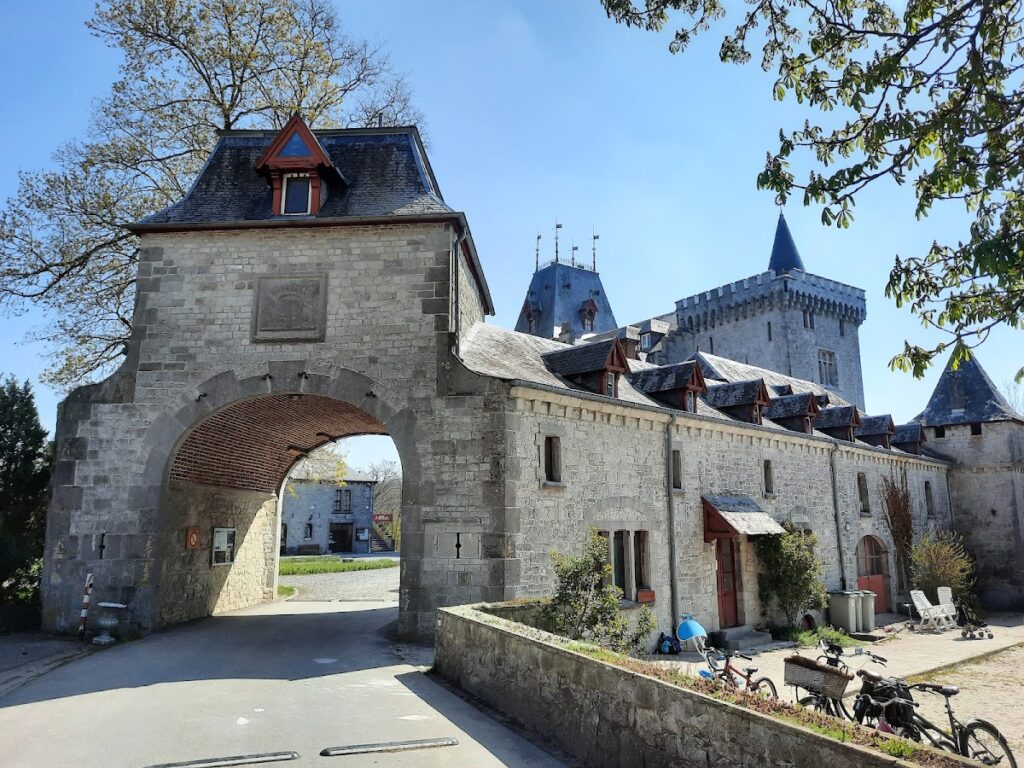 Château de Petite Somme: A Neo-Gothic Castle and Vaishnava Community in Belgium 5 Château de Petite Somme