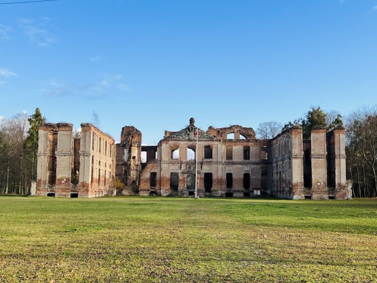 Finckenstein Palace in Kamieniec: A Prussian Late Baroque Residence