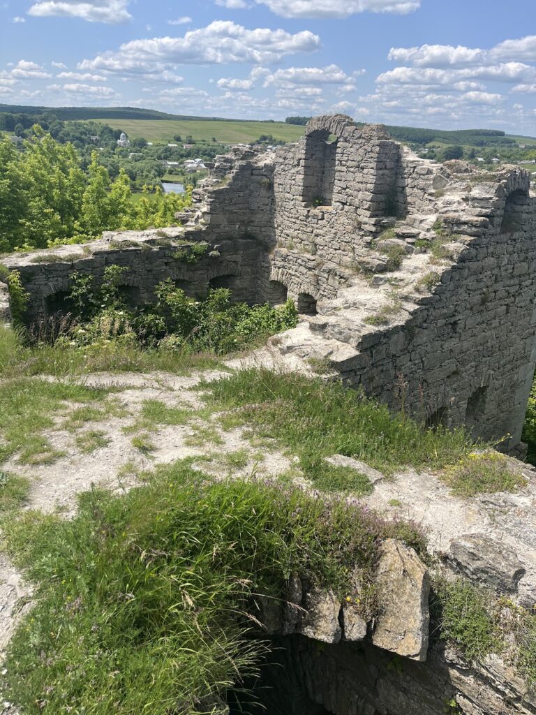 Sataniv Castle: A Ruined Fortress in Ukraine 4 Sataniv Castle