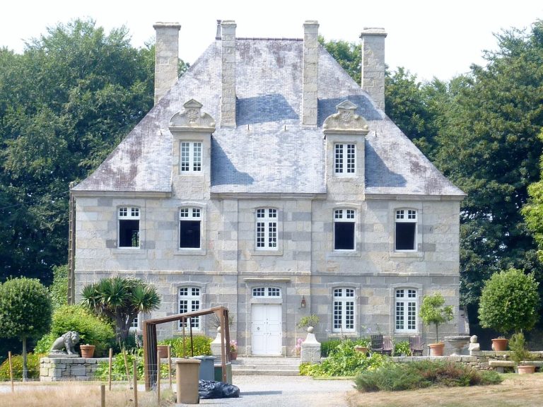Château de Kergounadeach: A Seventeenth-Century Château in Brittany