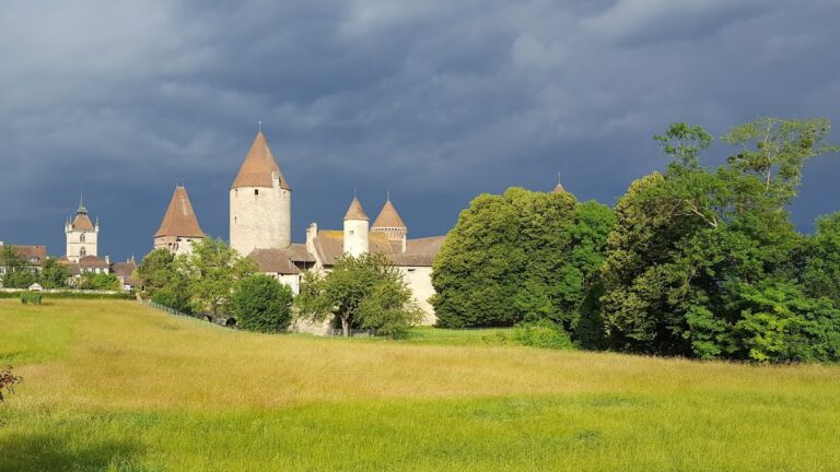 Chenaux Castle: A Savoyard Fortress and Administrative Seat in Switzerland