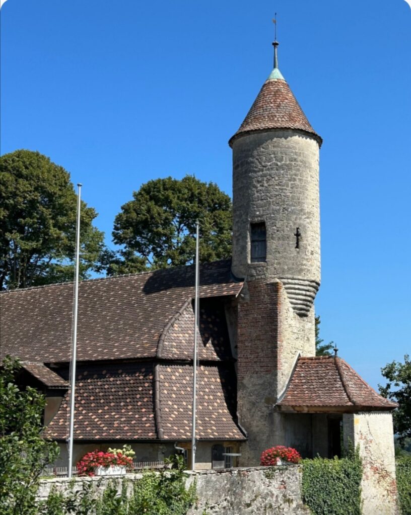 Chenaux Castle: A Savoyard Fortress and Administrative Seat in Switzerland 4 Chenaux Castle