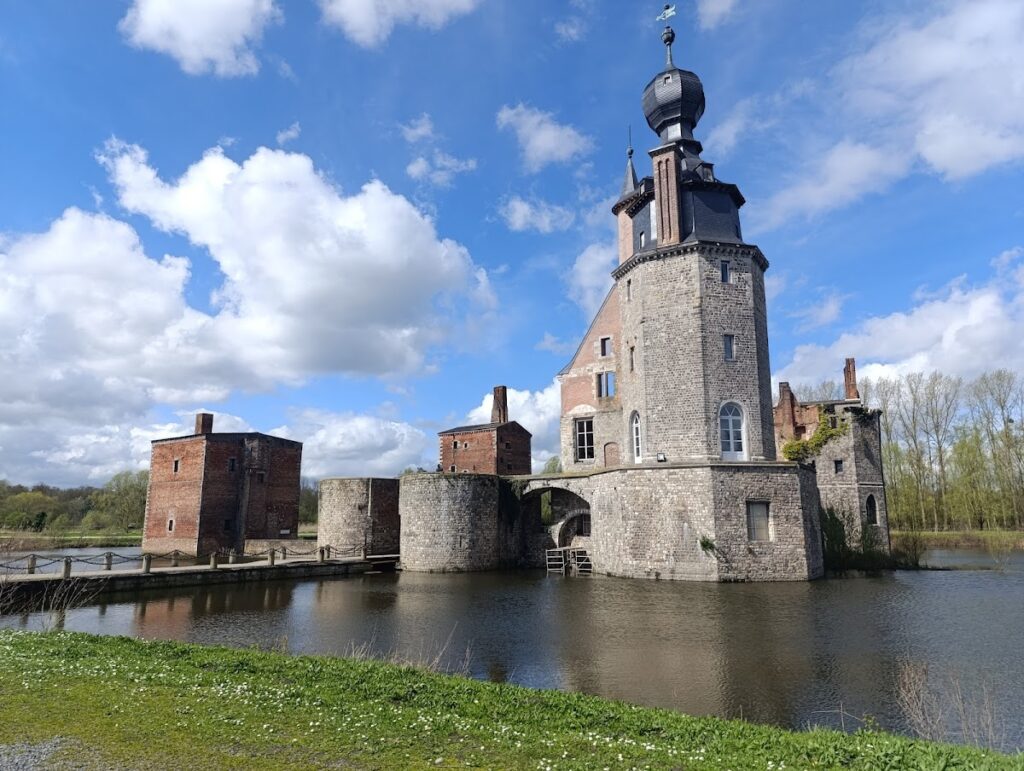 Havré Castle: A Medieval Fortress and Renaissance Residence in Belgium 1 Havré Castle