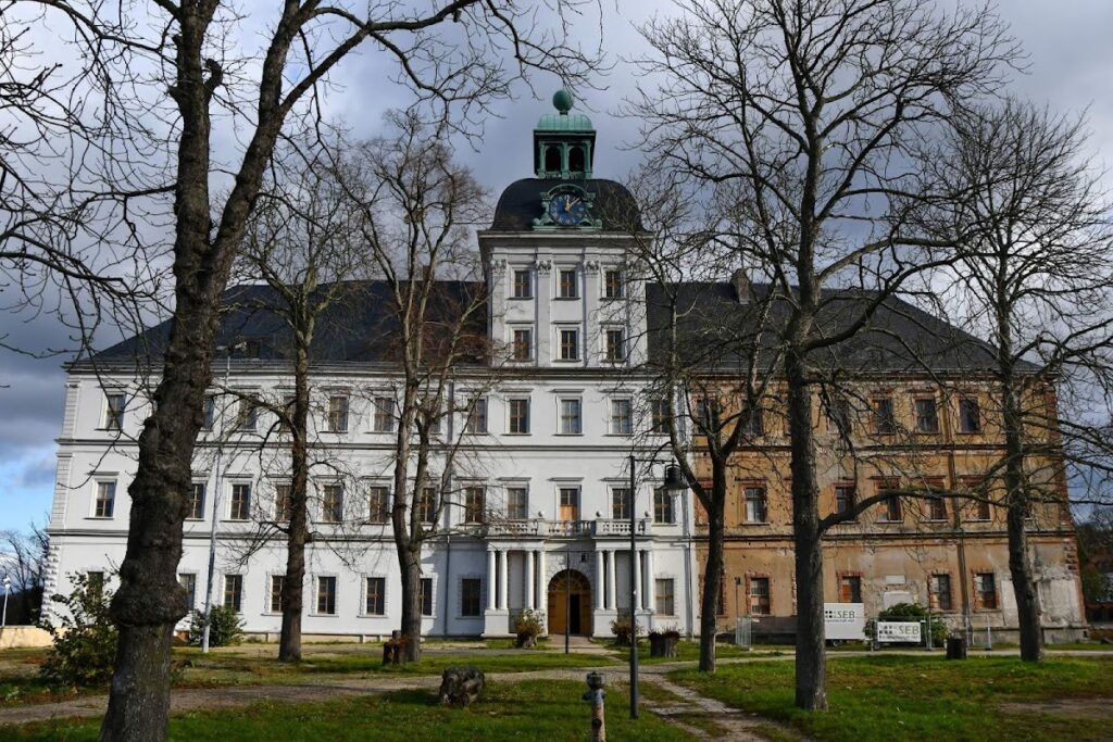 Neu-Augustusburg Castle: The Early Baroque Ducal Residence in Weißenfels 4 Neu-Augustusburg Castle