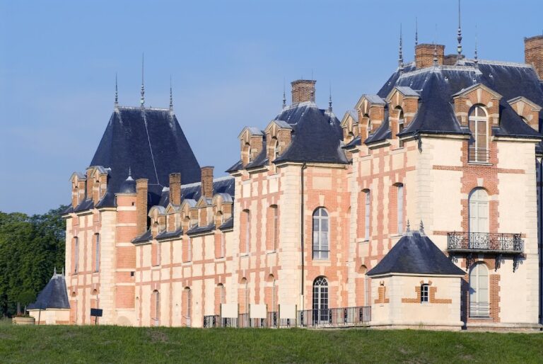 Château de Grosbois: A Renaissance and Classical Estate in France