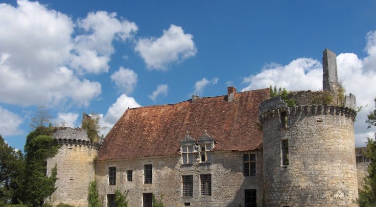 Château de Laxion: A Historic Residence and Seigneurial Estate in France