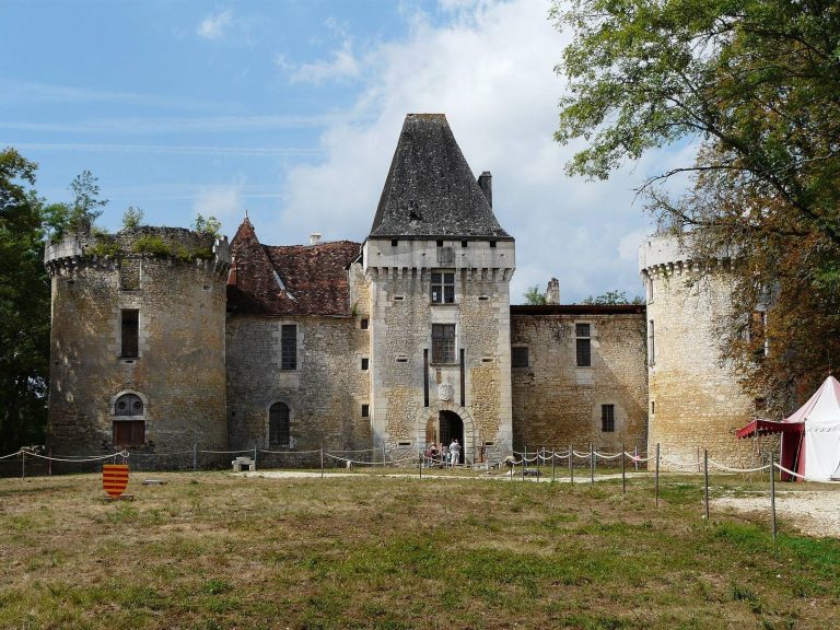 Château de Laxion: A Historic Residence and Seigneurial Estate in France