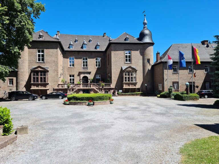 Schloss Nörvenich: A medieval water castle in Nörvenich, Germany