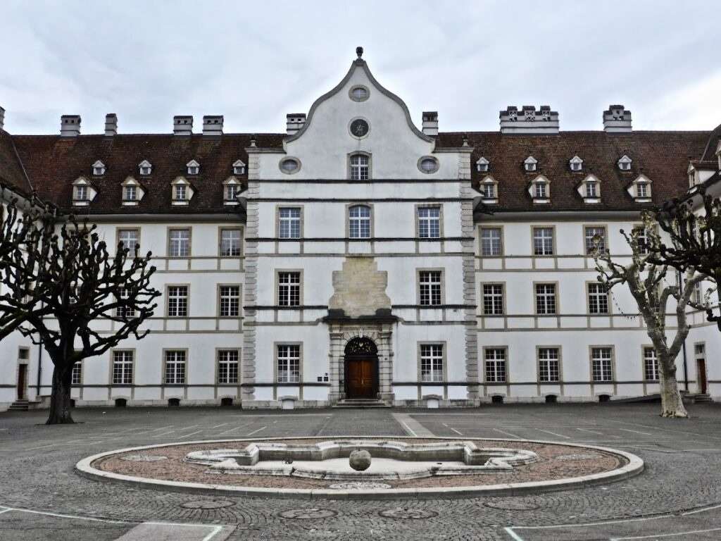 Prince-Bishops' Castle: A Baroque Administrative and Residential Complex in Delémont 1 Prince-Bishops' Castle