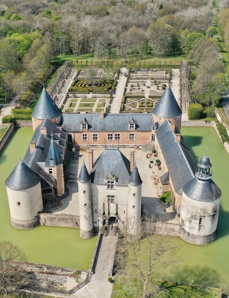 Château de Chamerolles: A Renaissance Residence with Medieval Defenses in France 2 Château de Chamerolles