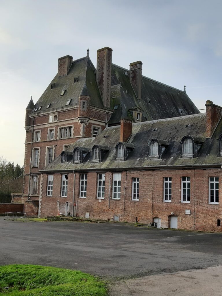 Château de la Motte-aux-Bois: A Historic Fortified Castle in France