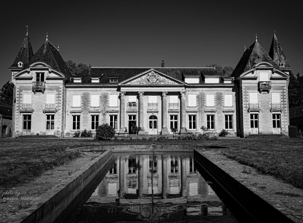 Château de la Droitière: A Historic Estate in Mauves-sur-Loire, France 2 Château de la Droitière