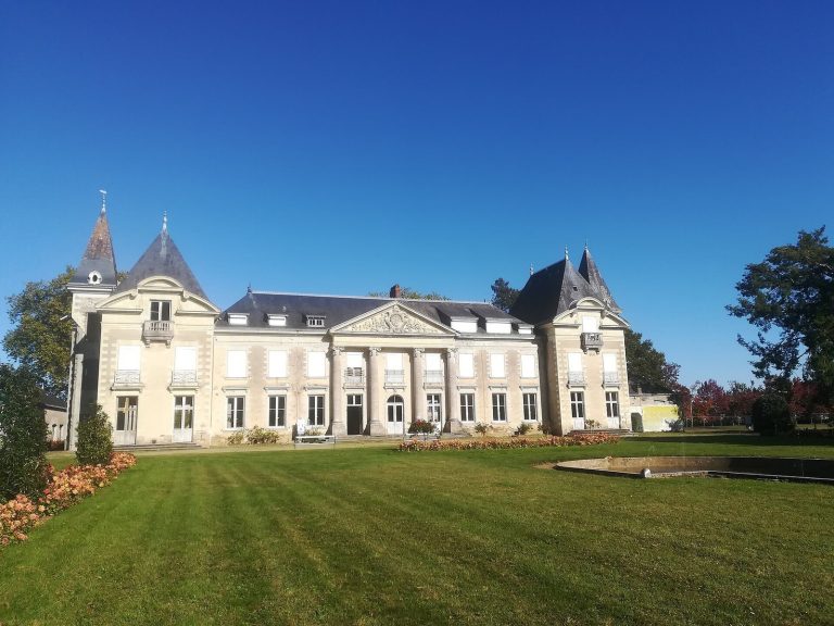 Château de la Droitière: A Historic Estate in Mauves-sur-Loire, France