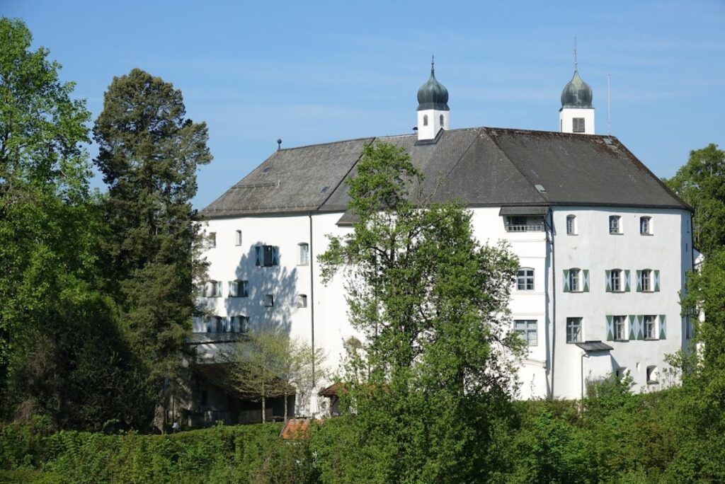 Schloss Amerang: A Medieval Castle and Renaissance Residence in Germany 2 Schloss Amerang