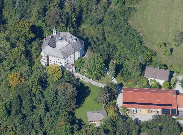 Schloss Amerang: A Medieval Castle and Renaissance Residence in Germany