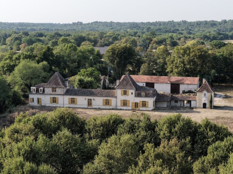 Château du Pizou: A Seventeenth-Century Seigneurial Residence in France