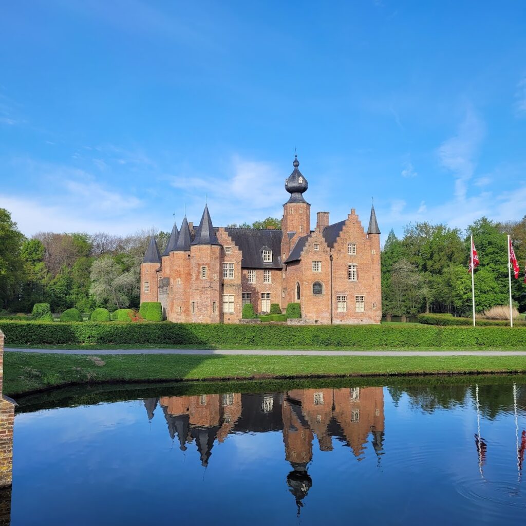 Rumbeke Castle: A Renaissance Water Castle in Belgium 1 Rumbeke Castle