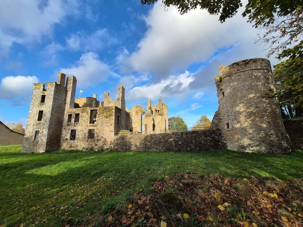 Château du Bois Thibault: A Fortified Seigneurial Castle in France 2 Château du Bois Thibault