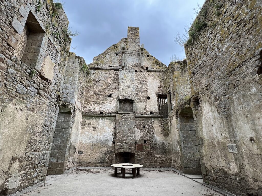 Château du Bois Thibault: A Fortified Seigneurial Castle in France 5 Château du Bois Thibault