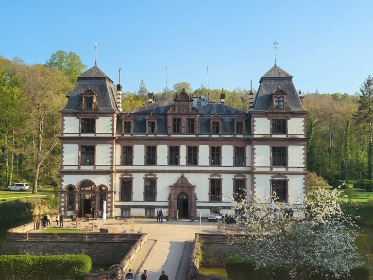 Schloss Ahrenthal: Water‑defended castle and manor in Sinzig