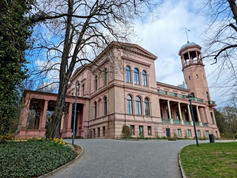 Biesdorf Palace: A Late-Neoclassical Estate and Cultural Center in Berlin