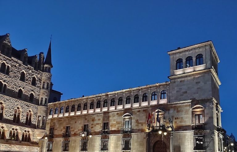 Palacio de los Guzmanes: A Renaissance Palace in León, Spain