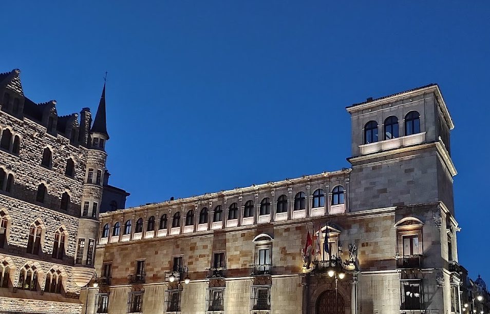 Palacio de los Guzmanes: A Renaissance Palace in León, Spain 1 Palacio de los Guzmanes