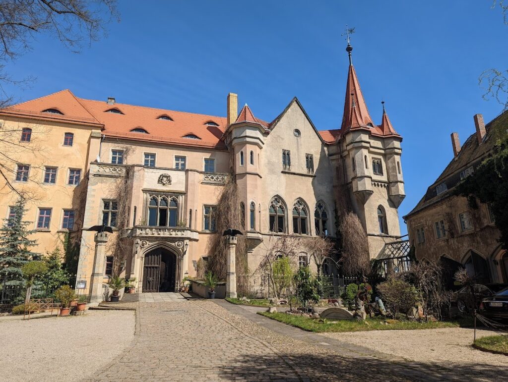 Schloss Püchau: A Tudor Revival Manor House in Germany 2 Schloss Püchau
