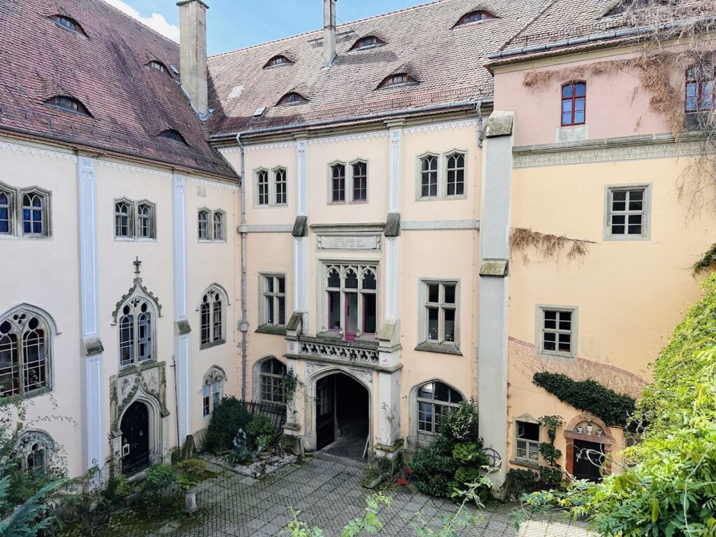 Schloss Püchau: A Tudor Revival Manor House in Germany 3 Schloss Püchau