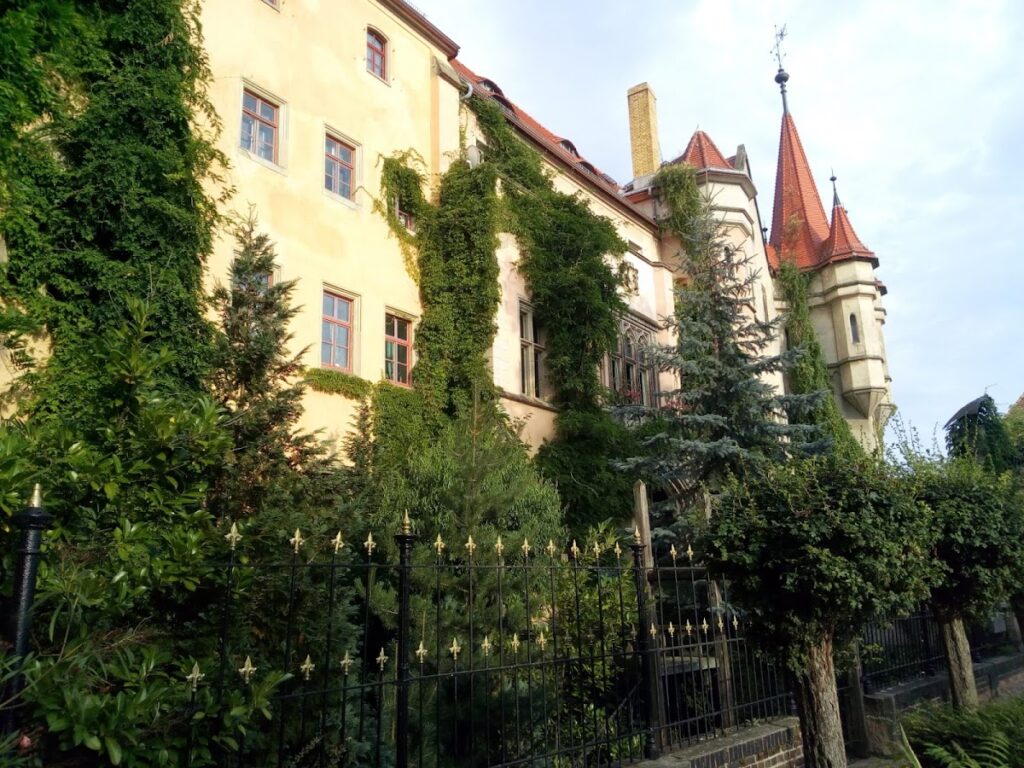 Schloss Püchau: A Tudor Revival Manor House in Germany 4 Schloss Püchau